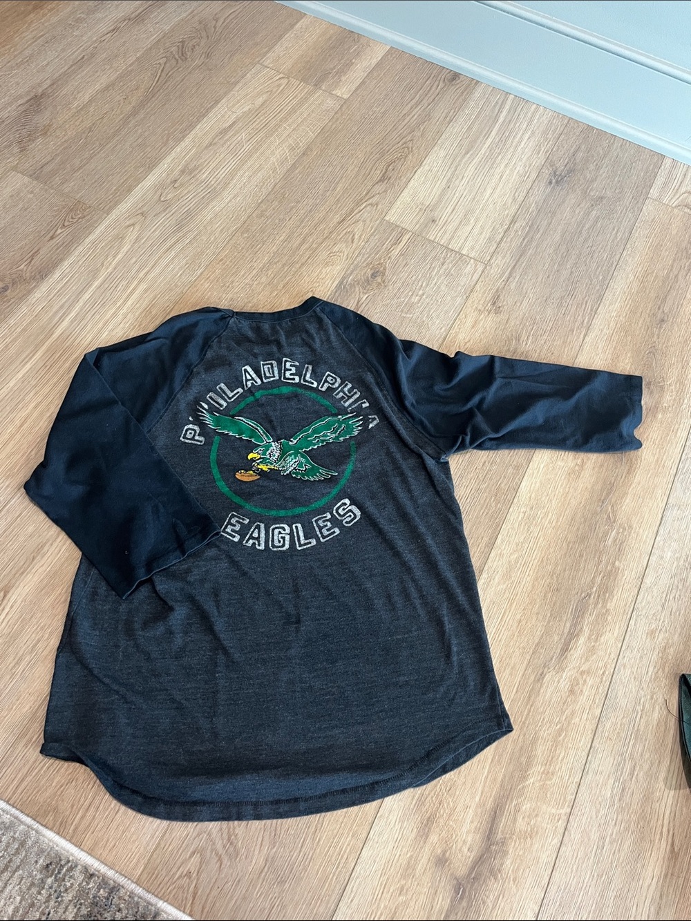 Philadelphia Eagles Black Raglan 3/4 Sleeve Graphic Tee with Green Logo - Picture 2 of 3